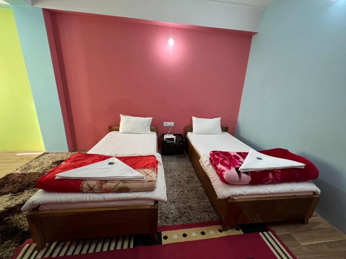Hotel Tashi Ga Tsel 타왕 외부 사진